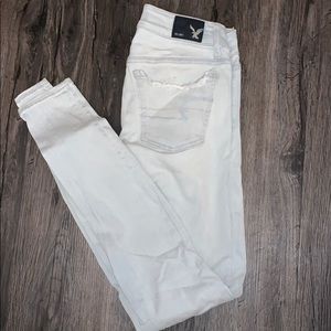 Light wash with holes, jeans